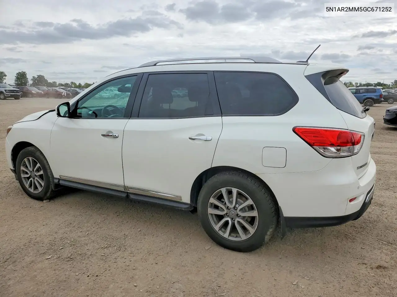 2016 NISSAN PATHFINDER VIN 5N1AR2MM5GC671252 — фото 2