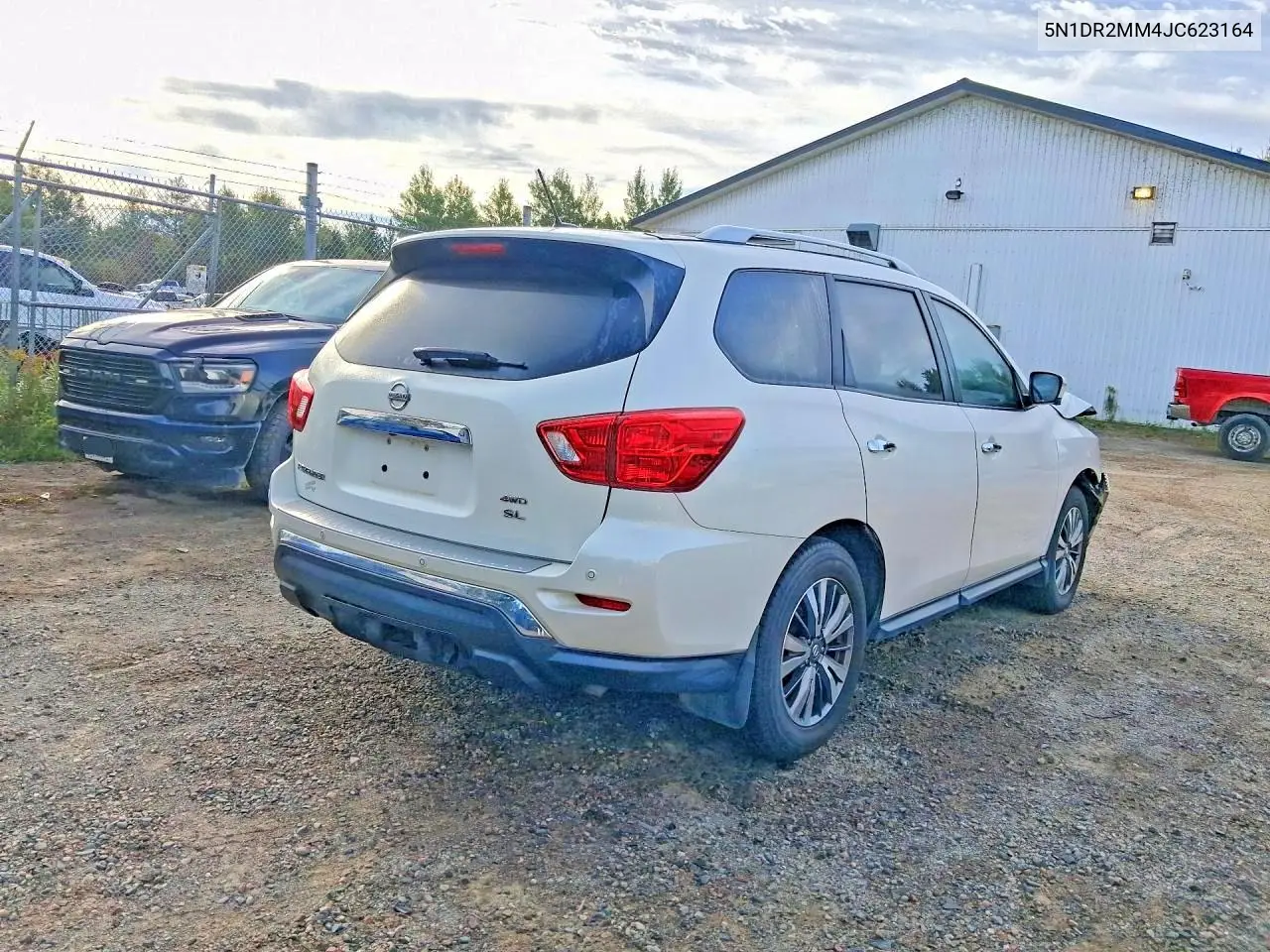 2018 NISSAN PATHFINDER VIN 5N1DR2MM4JC623164 — фото 3
