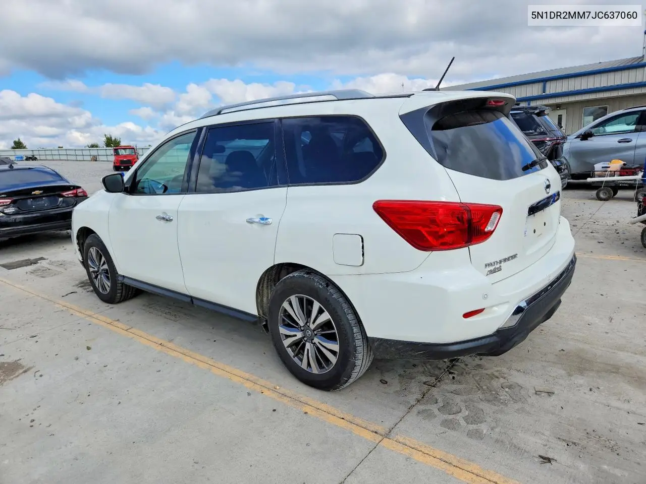 2018 NISSAN PATHFINDER VIN 5N1DR2MM7JC637060 — фото 2