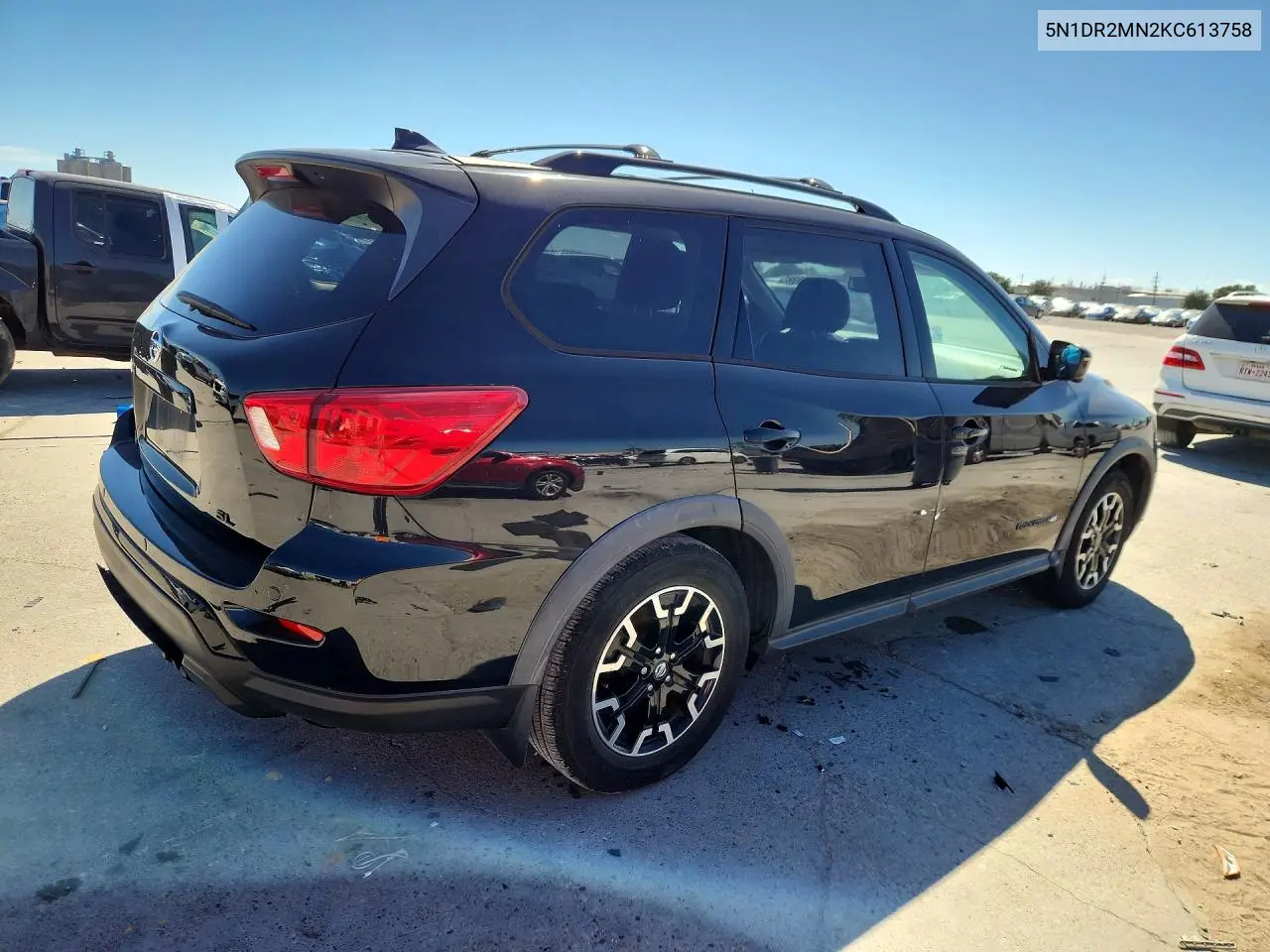2019 NISSAN PATHFINDER VIN 5N1DR2MN2KC613758 — фото 3