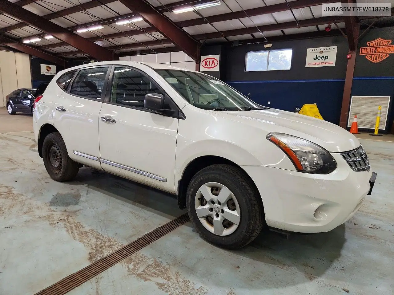 2014 NISSAN ROGUE VIN JN8AS5MT7EW618778 — фото 4