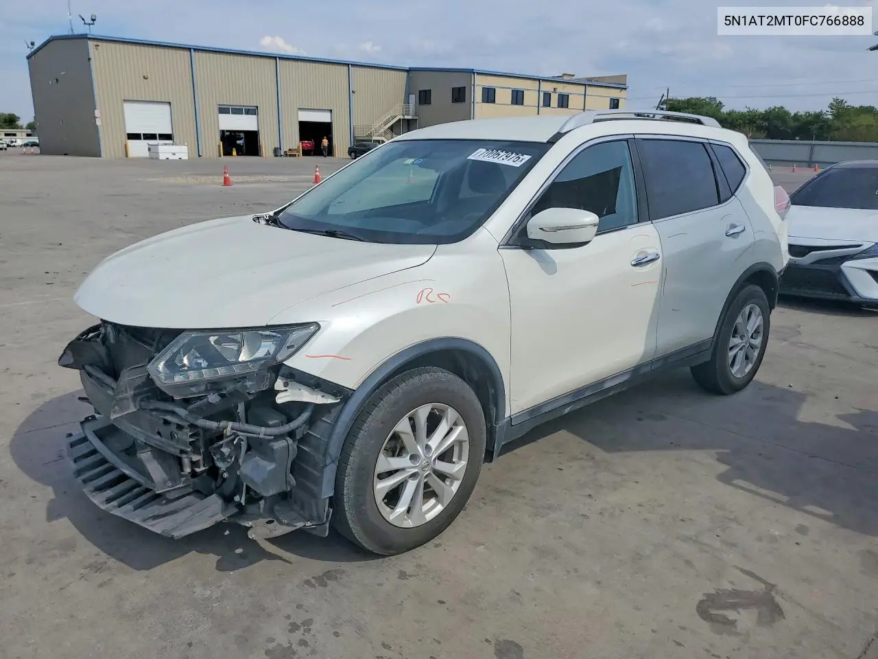 NISSAN ROGUE 2015, VIN 5N1AT2MT0FC766888