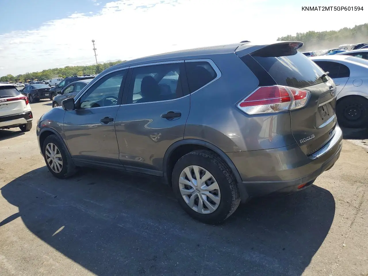 2016 NISSAN ROGUE VIN KNMAT2MT5GP601594 — фото 2