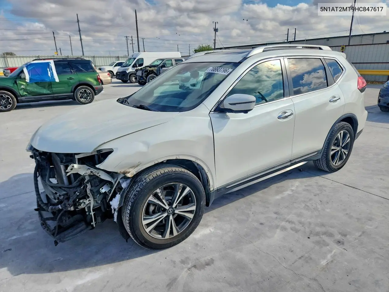 NISSAN ROGUE 2017, VIN 5N1AT2MT9HC847617