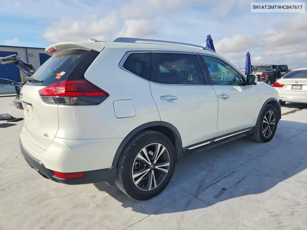 2017 NISSAN ROGUE VIN 5N1AT2MT9HC847617 — фото 3