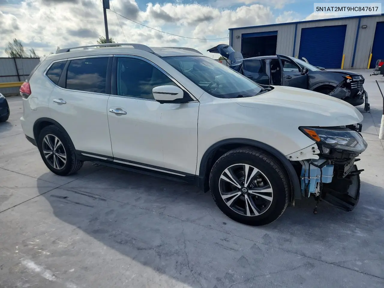2017 NISSAN ROGUE VIN 5N1AT2MT9HC847617 — фото 4