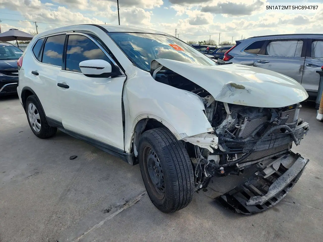 2017 NISSAN ROGUE VIN 5N1AT2MT5HC894787 — фото 4