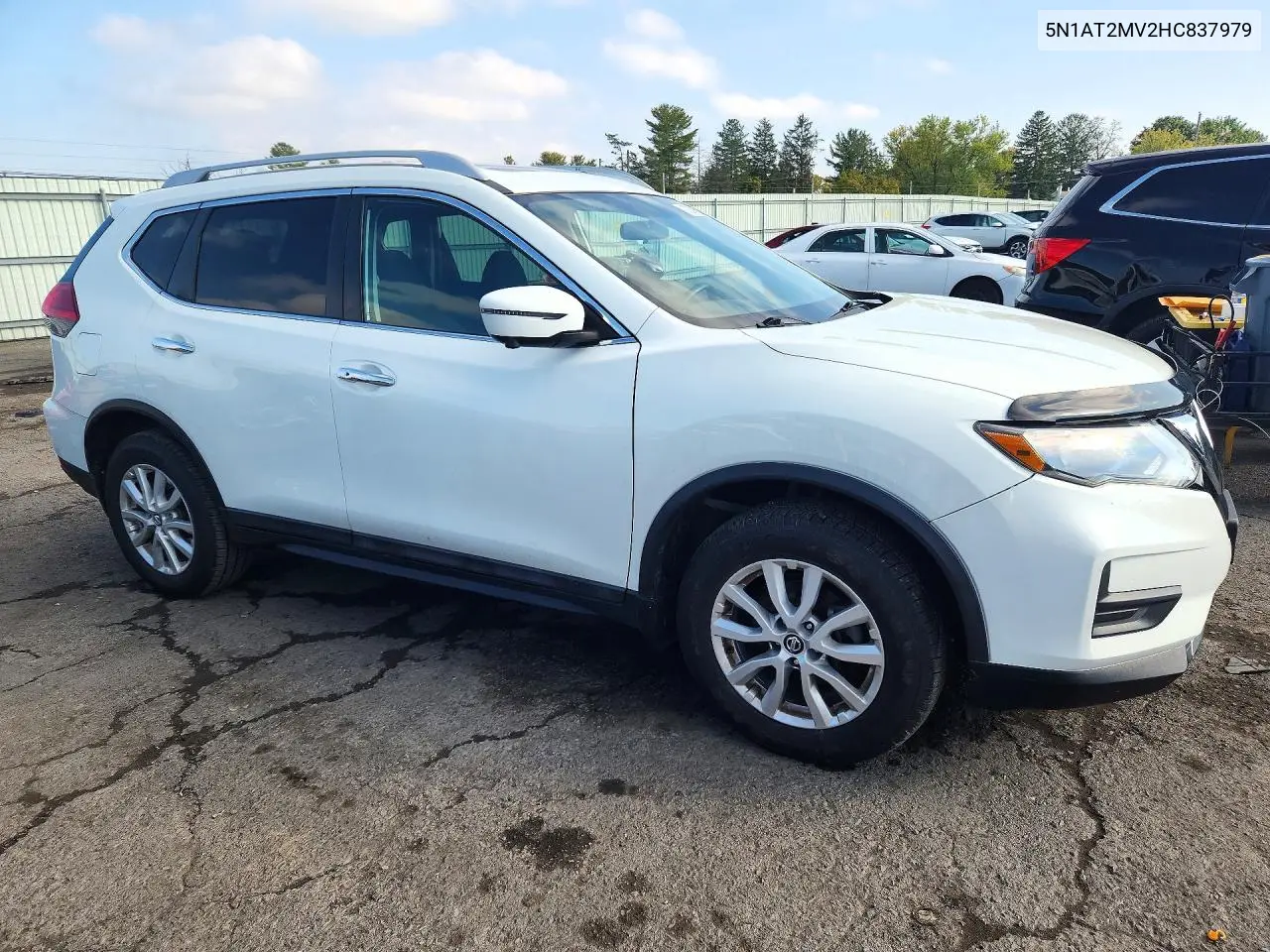 2017 NISSAN ROGUE VIN 5N1AT2MV2HC837979 — фото 4