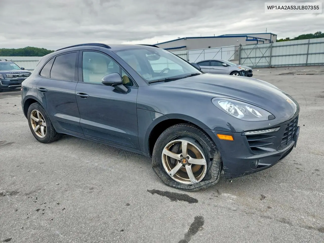2018 PORSCHE MACAN VIN WP1AA2A53JLB07355 — фото 4