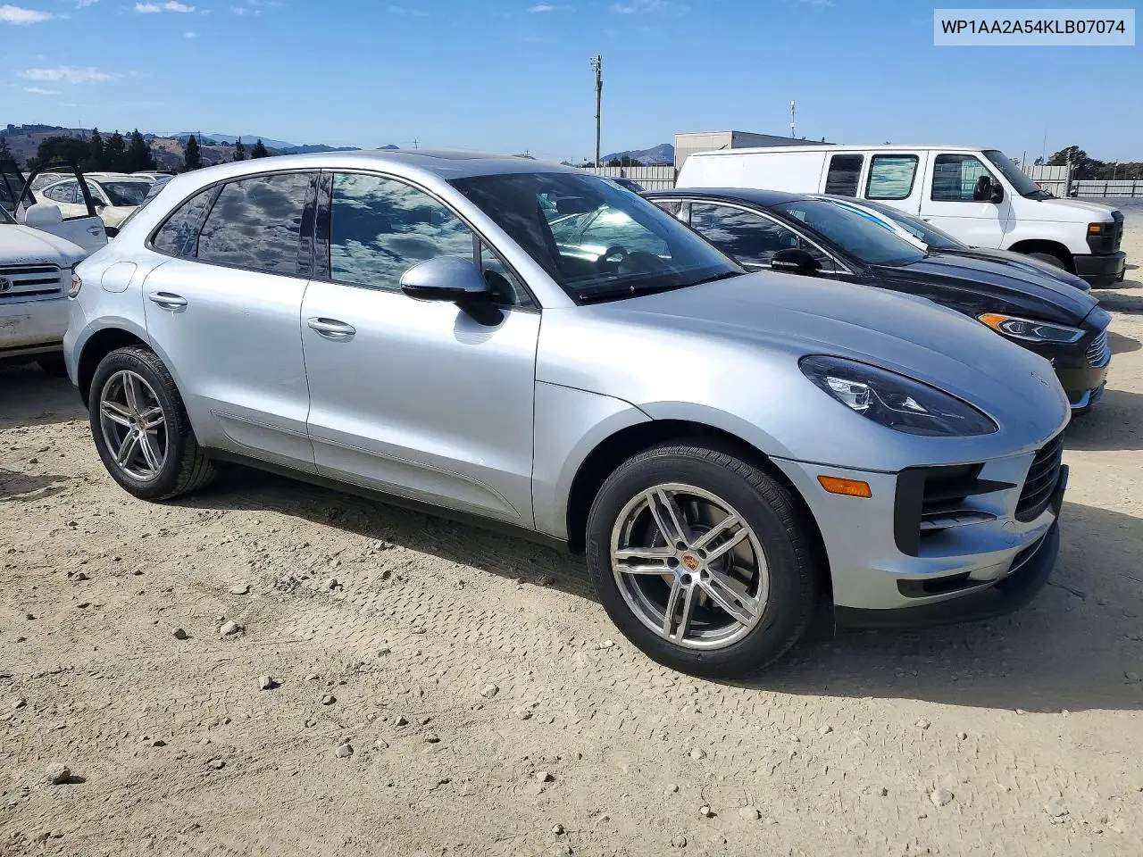 2019 PORSCHE MACAN VIN WP1AA2A54KLB07074 — фото 4