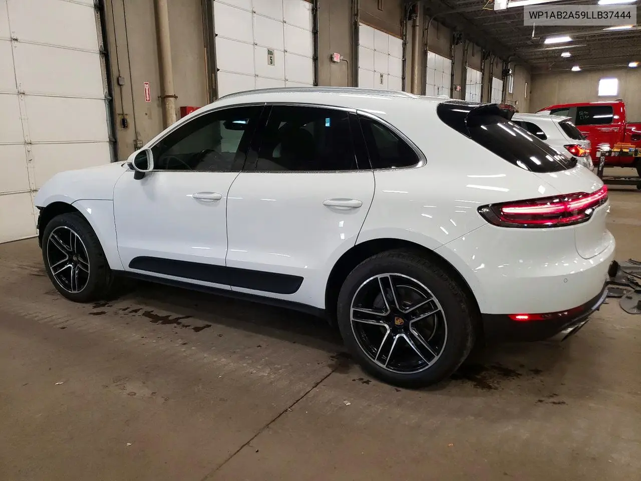 2020 PORSCHE MACAN VIN WP1AB2A59LLB37444 — фото 2