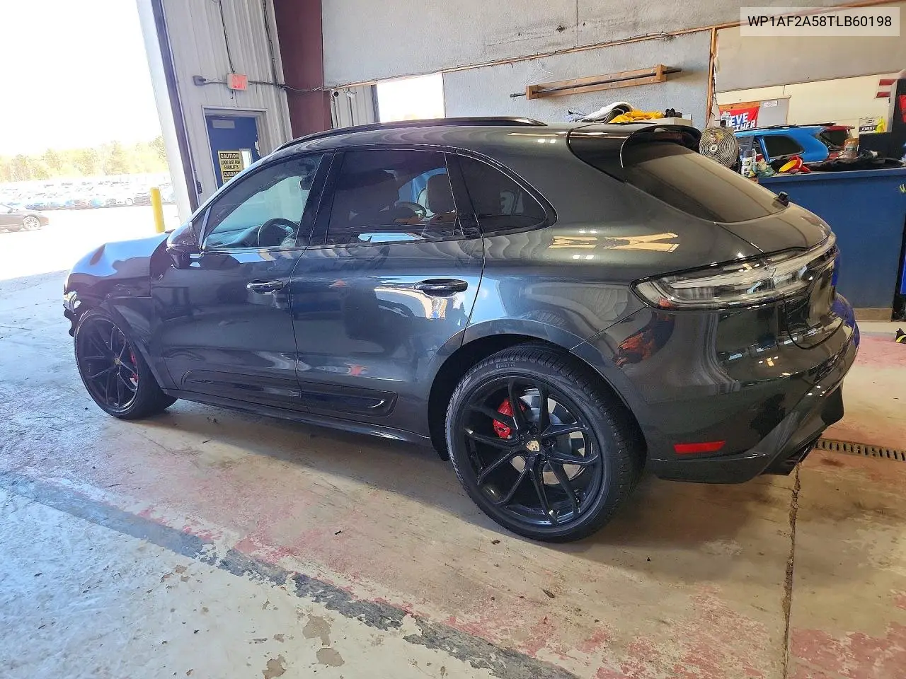2026 PORSCHE MACAN VIN WP1AF2A58TLB60198 — фото 2