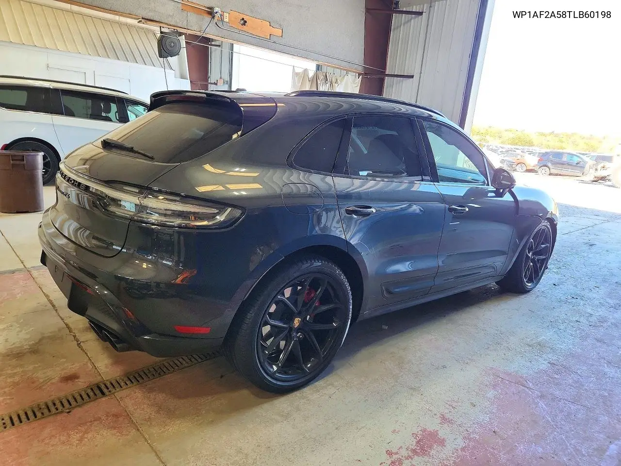 2026 PORSCHE MACAN VIN WP1AF2A58TLB60198 — фото 3