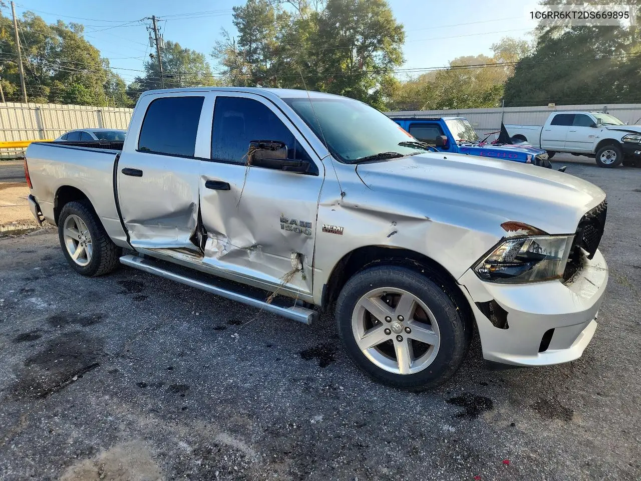 2013 RAM 1500 VIN 1C6RR6KT2DS669895 — фото 4