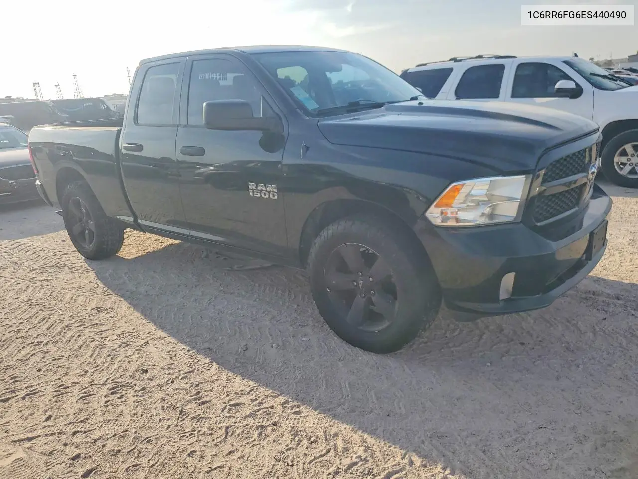 2014 RAM 1500 VIN 1C6RR6FG6ES440490 — фото 4