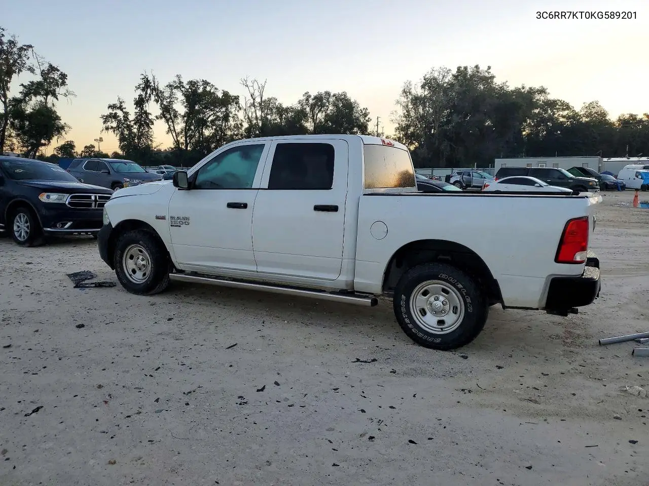 2019 RAM 1500 VIN 3C6RR7KT0KG589201 — фото 2