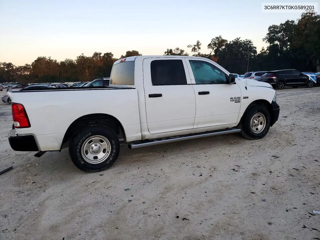 2019 RAM 1500 VIN 3C6RR7KT0KG589201 — фото 3