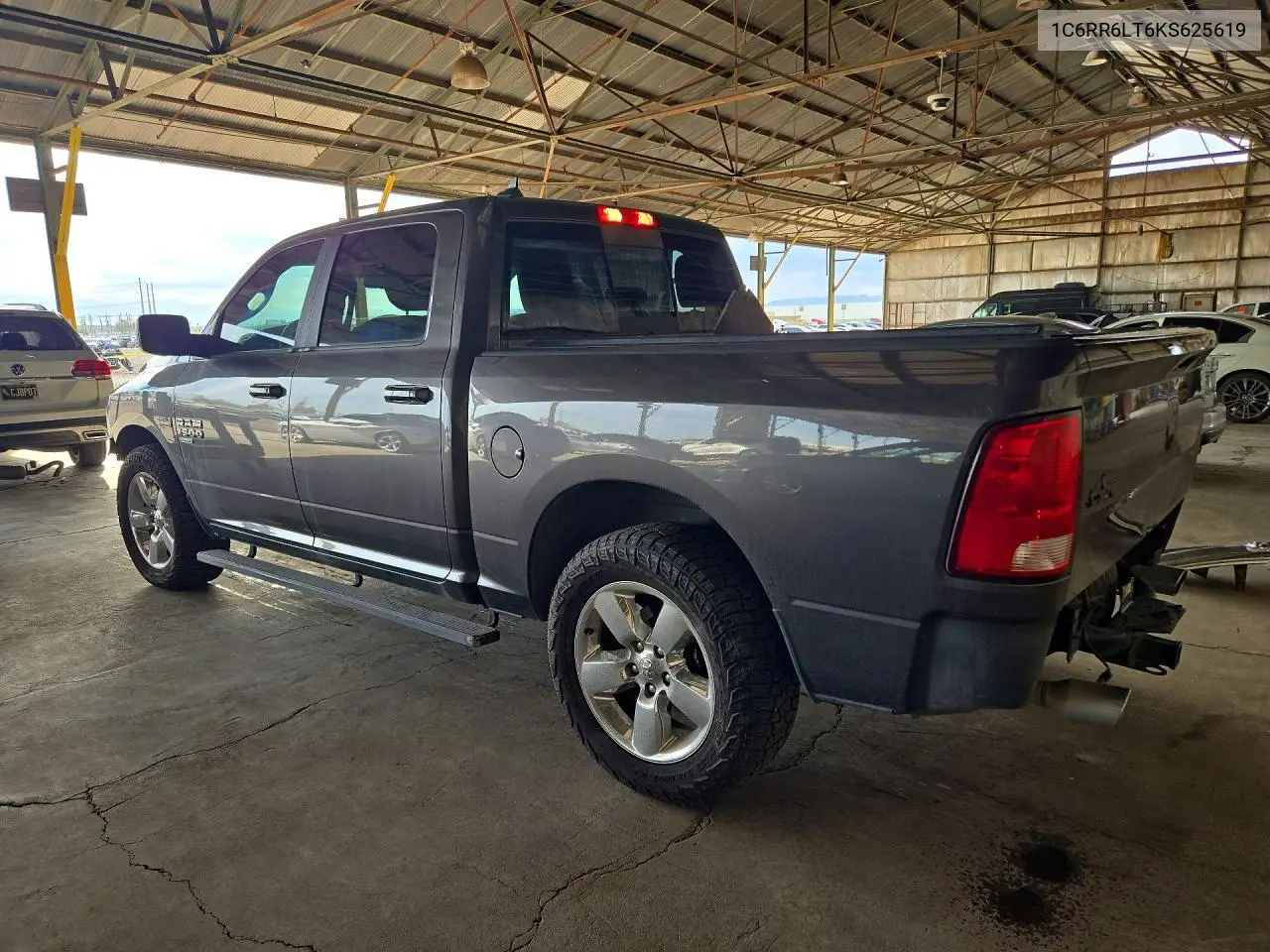 2019 RAM 1500 VIN 1C6RR6LT6KS625619 — фото 2