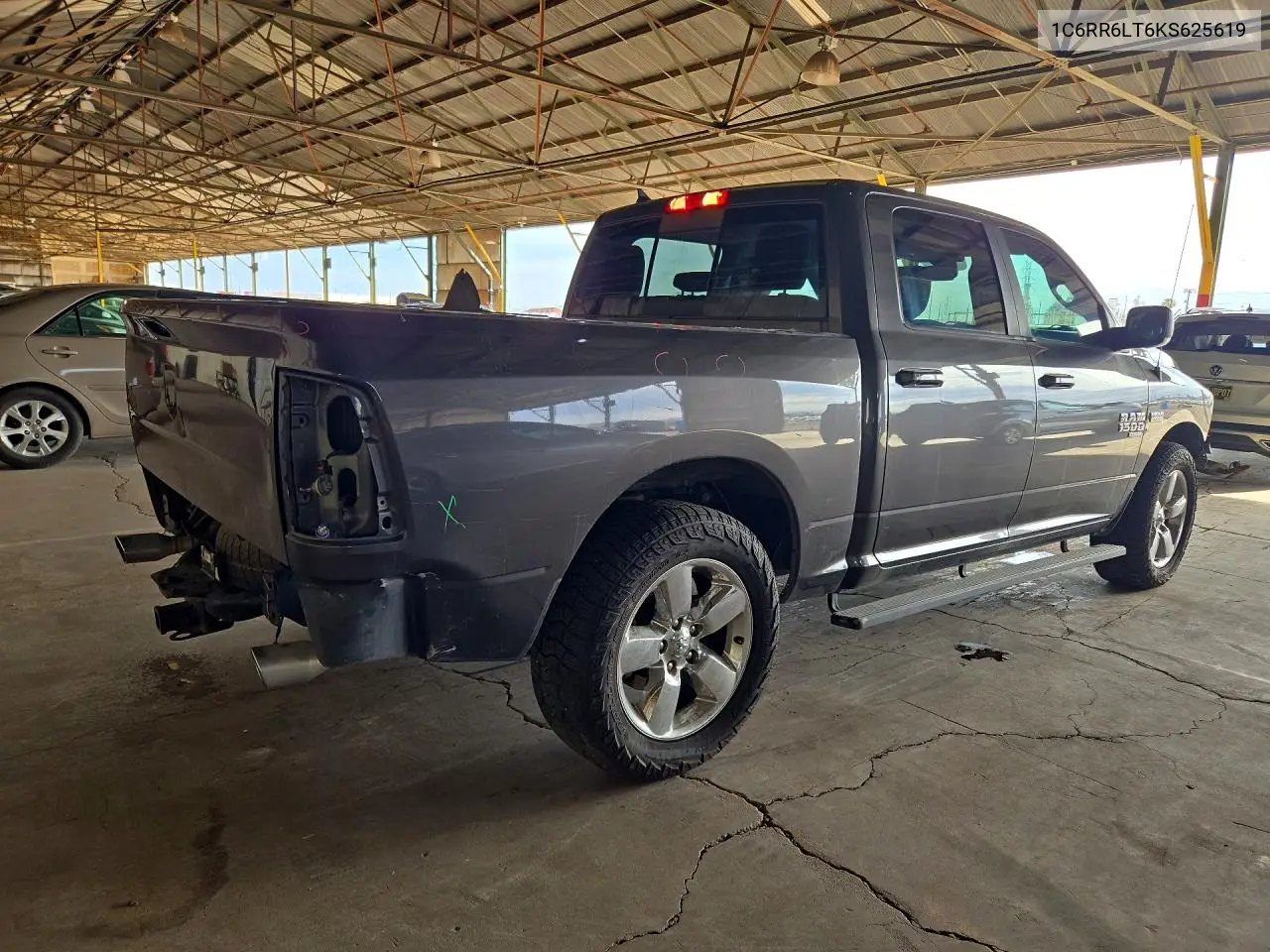 2019 RAM 1500 VIN 1C6RR6LT6KS625619 — фото 3