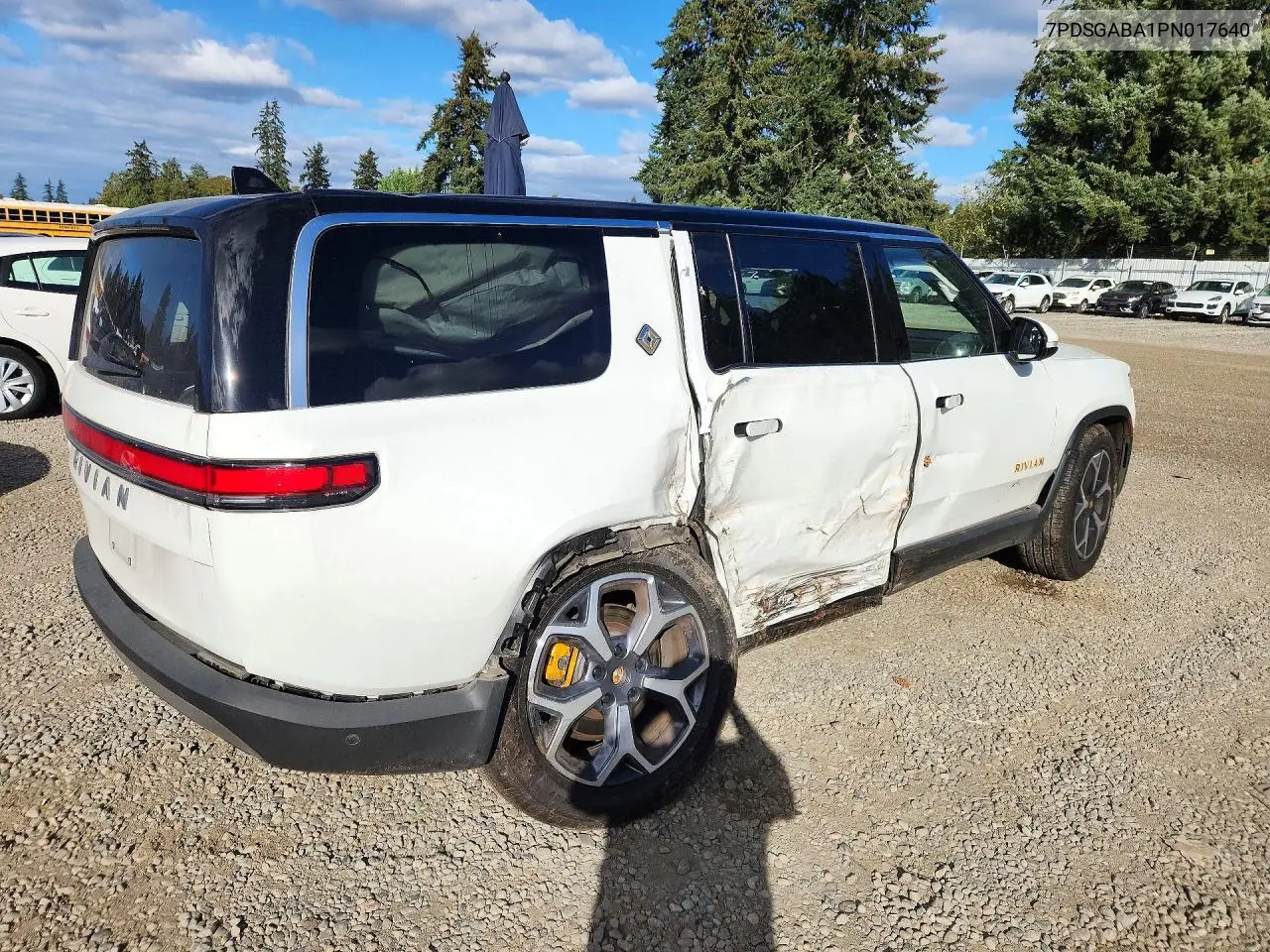 2023 RIVIAN R1S VIN 7PDSGABA1PN017640 — фото 3