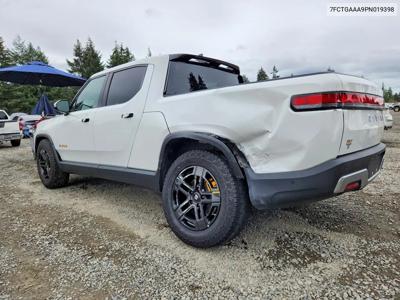 2023 RIVIAN R1T VIN 7FCTGAAA9PN019398 — фото 2
