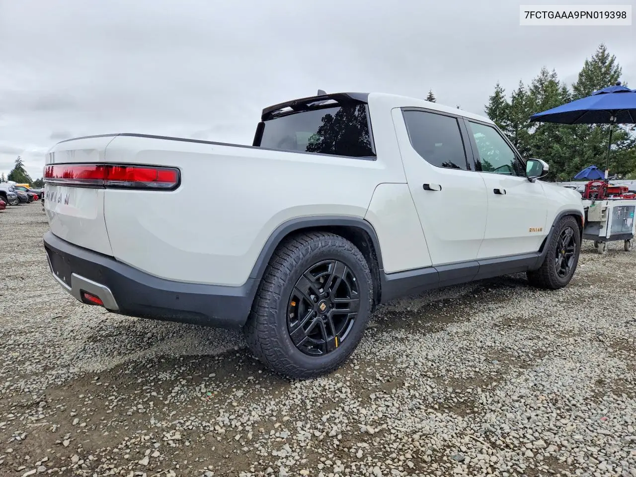2023 RIVIAN R1T VIN 7FCTGAAA9PN019398 — фото 3