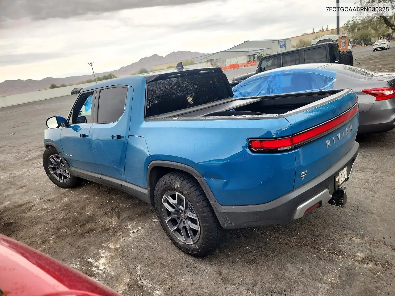 2024 RIVIAN R1T VIN 7FCTGCAA6RN030325 — фото 2