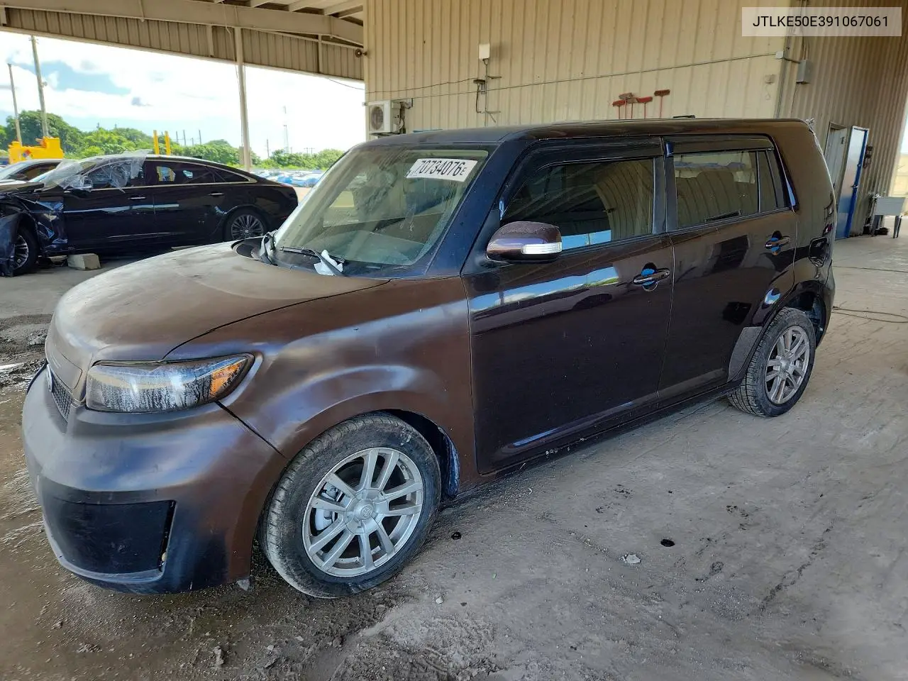 SCION XB 2009, VIN JTLKE50E391067061