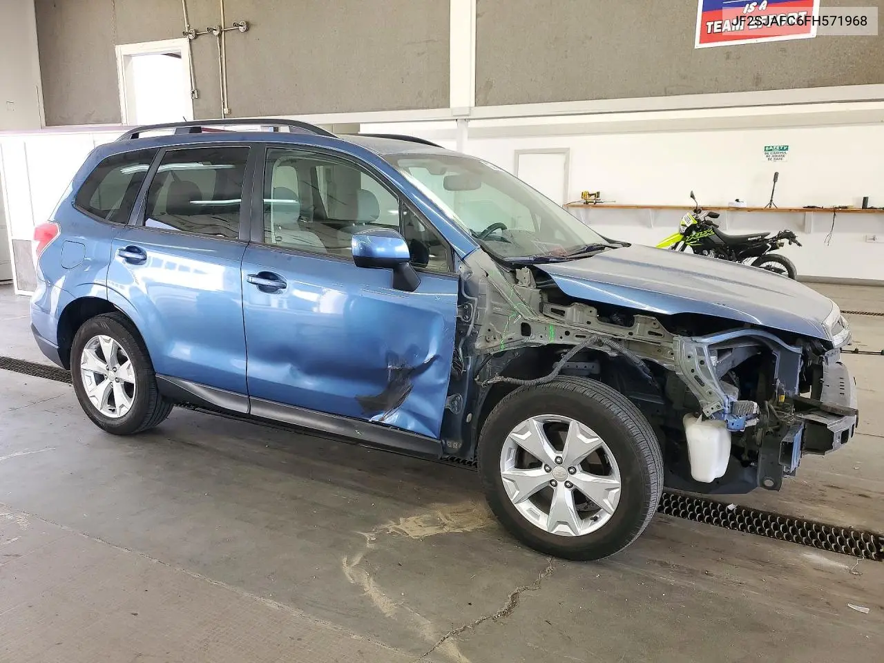 2015 SUBARU FORESTER VIN JF2SJAFC6FH571968 — фото 4