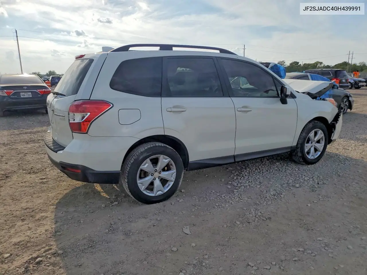 2016 SUBARU FORESTER VIN JF2SJADC4GH439991 — фото 3