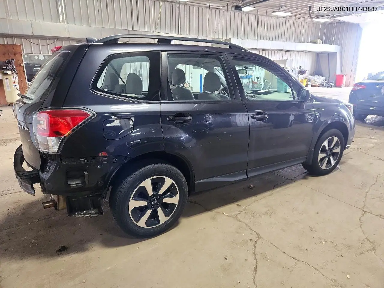 2017 SUBARU FORESTER VIN JF2SJABC1HH443887 — фото 3