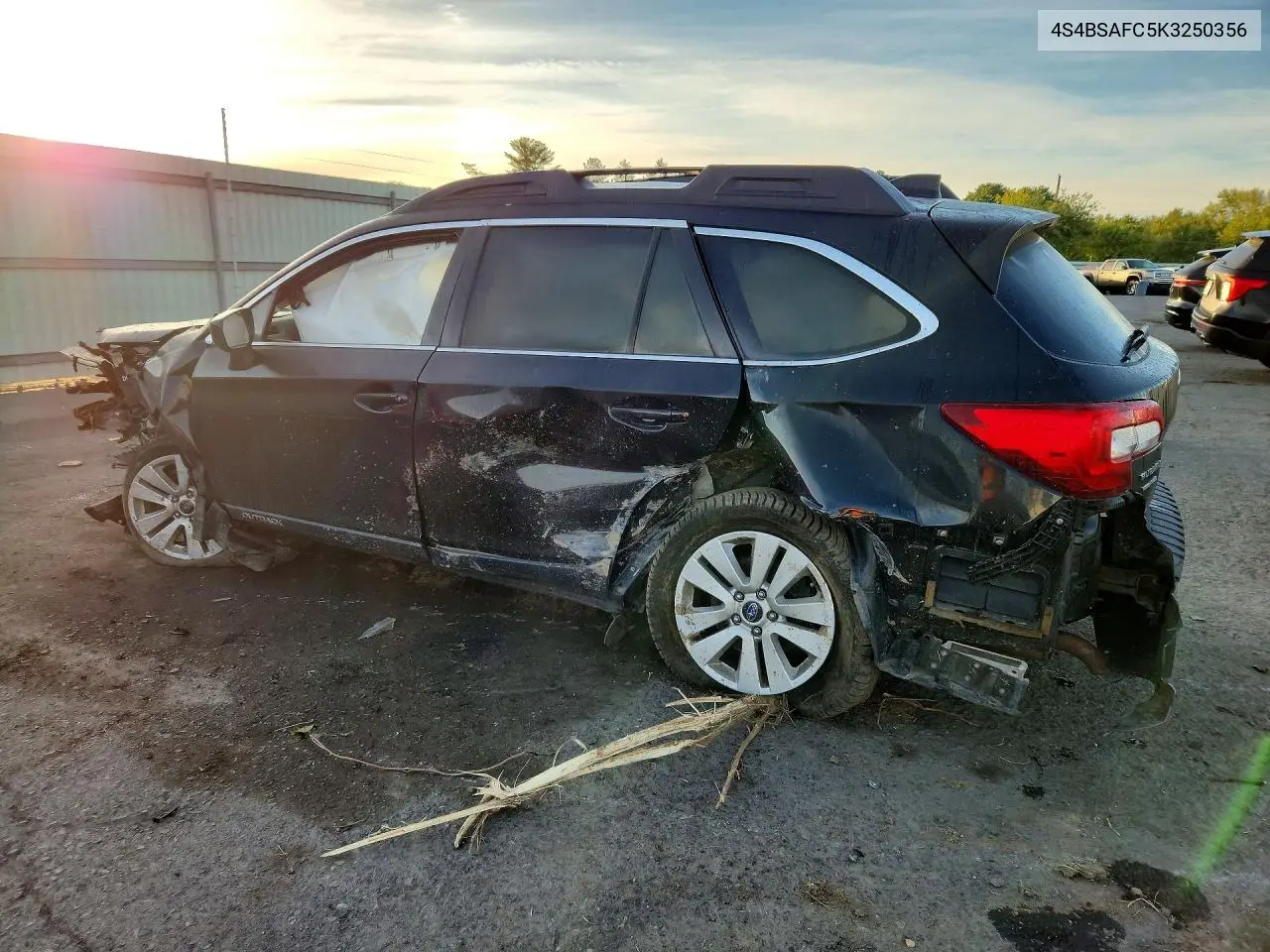 2019 SUBARU OUTBACK VIN 4S4BSAFC5K3250356 — фото 2