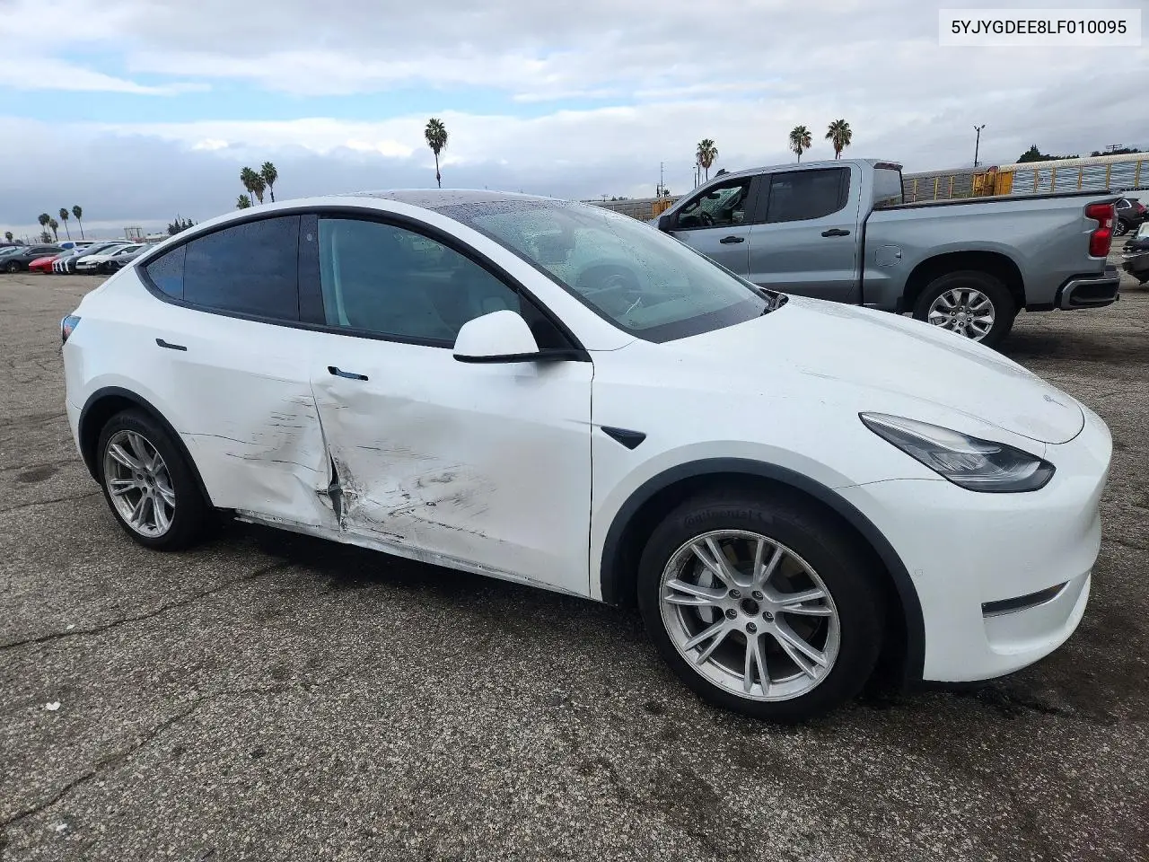 2020 TESLA MODEL Y VIN 5YJYGDEE8LF010095 — фото 4