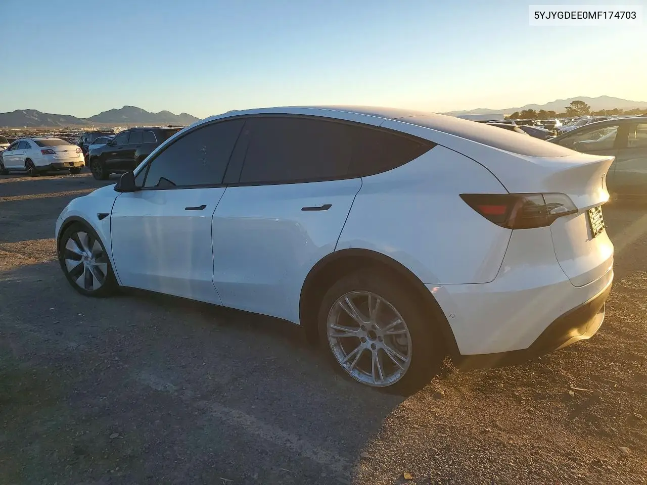 2021 TESLA MODEL Y VIN 5YJYGDEE0MF174703 — фото 2