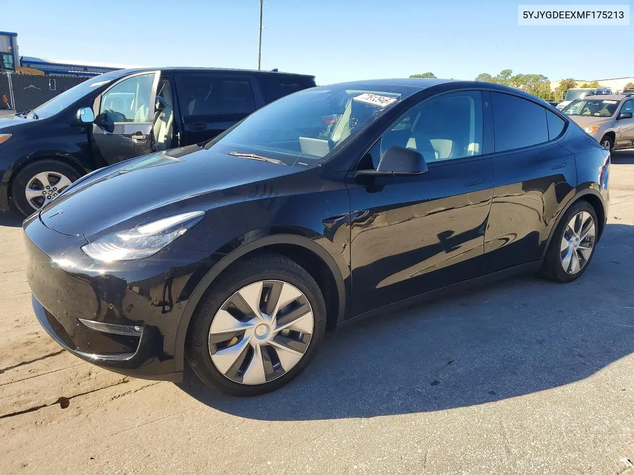 TESLA MODEL Y 2021, VIN 5YJYGDEEXMF175213