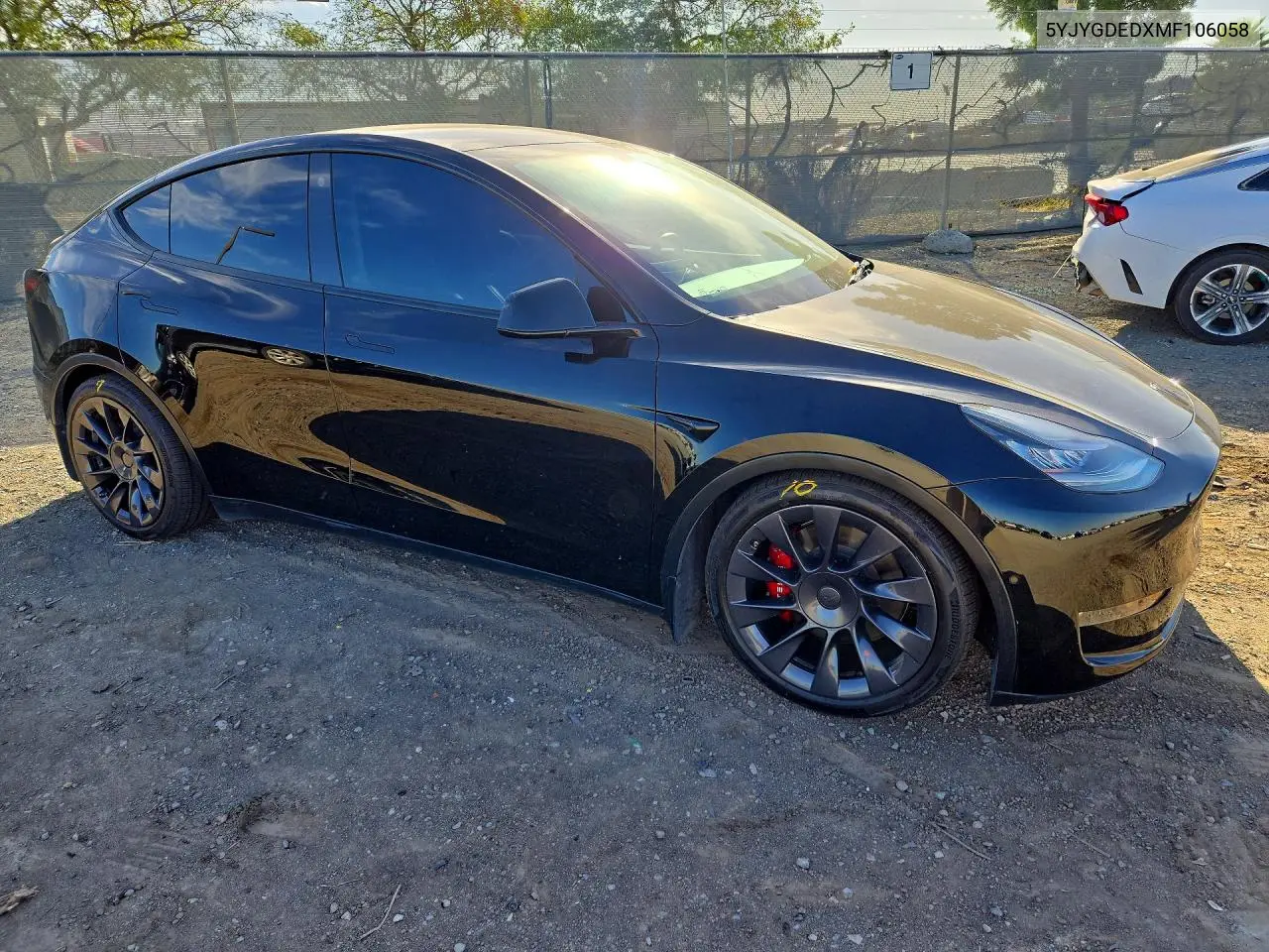 2021 TESLA MODEL Y VIN 5YJYGDEDXMF106058 — фото 4