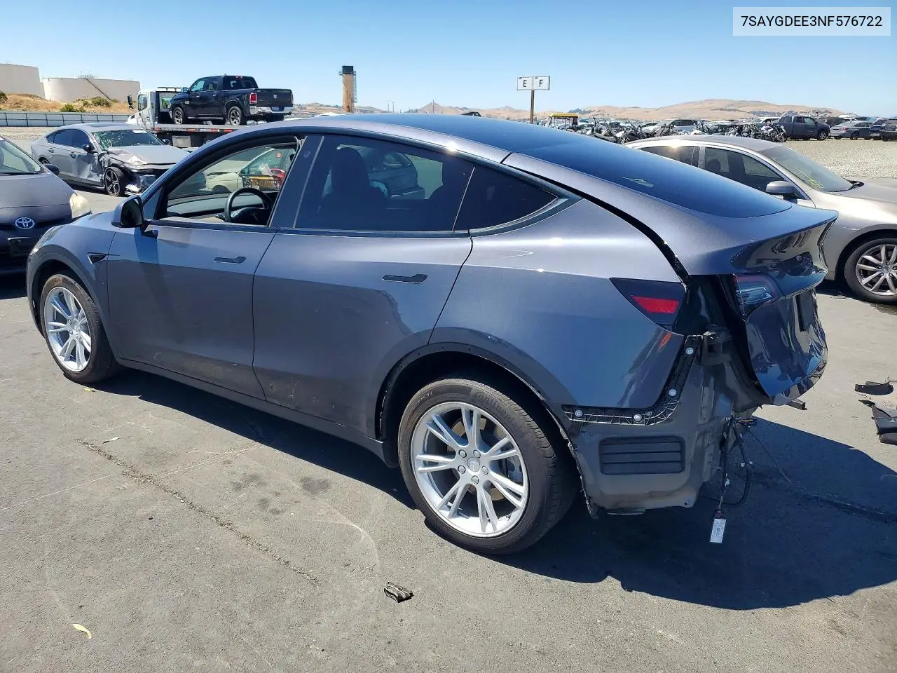 2022 TESLA MODEL Y VIN 7SAYGDEE3NF576722 — фото 2