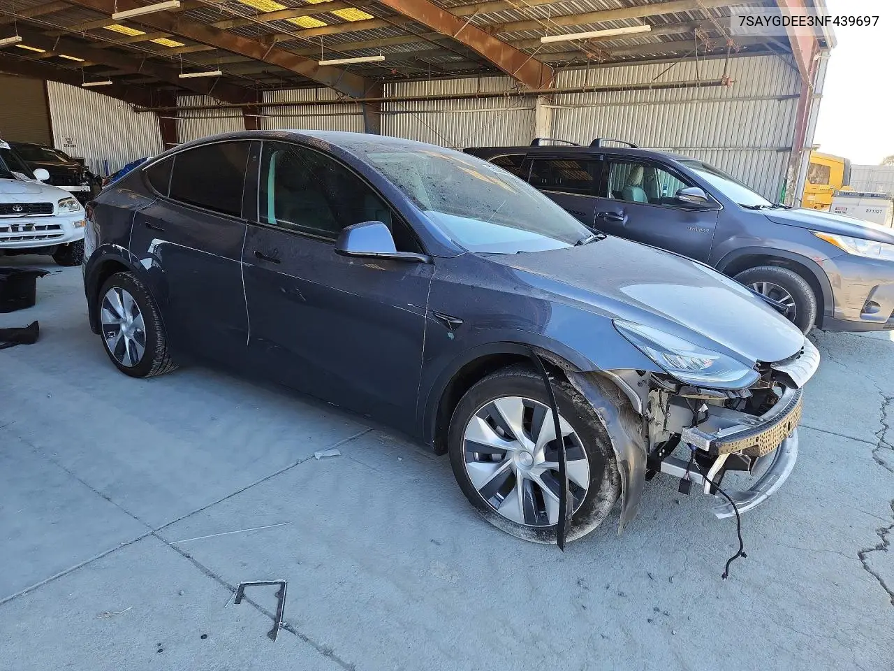 2022 TESLA MODEL Y VIN 7SAYGDEE3NF439697 — фото 4
