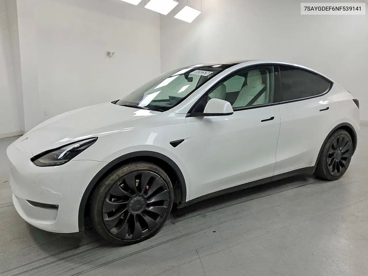 TESLA MODEL Y 2022, VIN 7SAYGDEF6NF539141