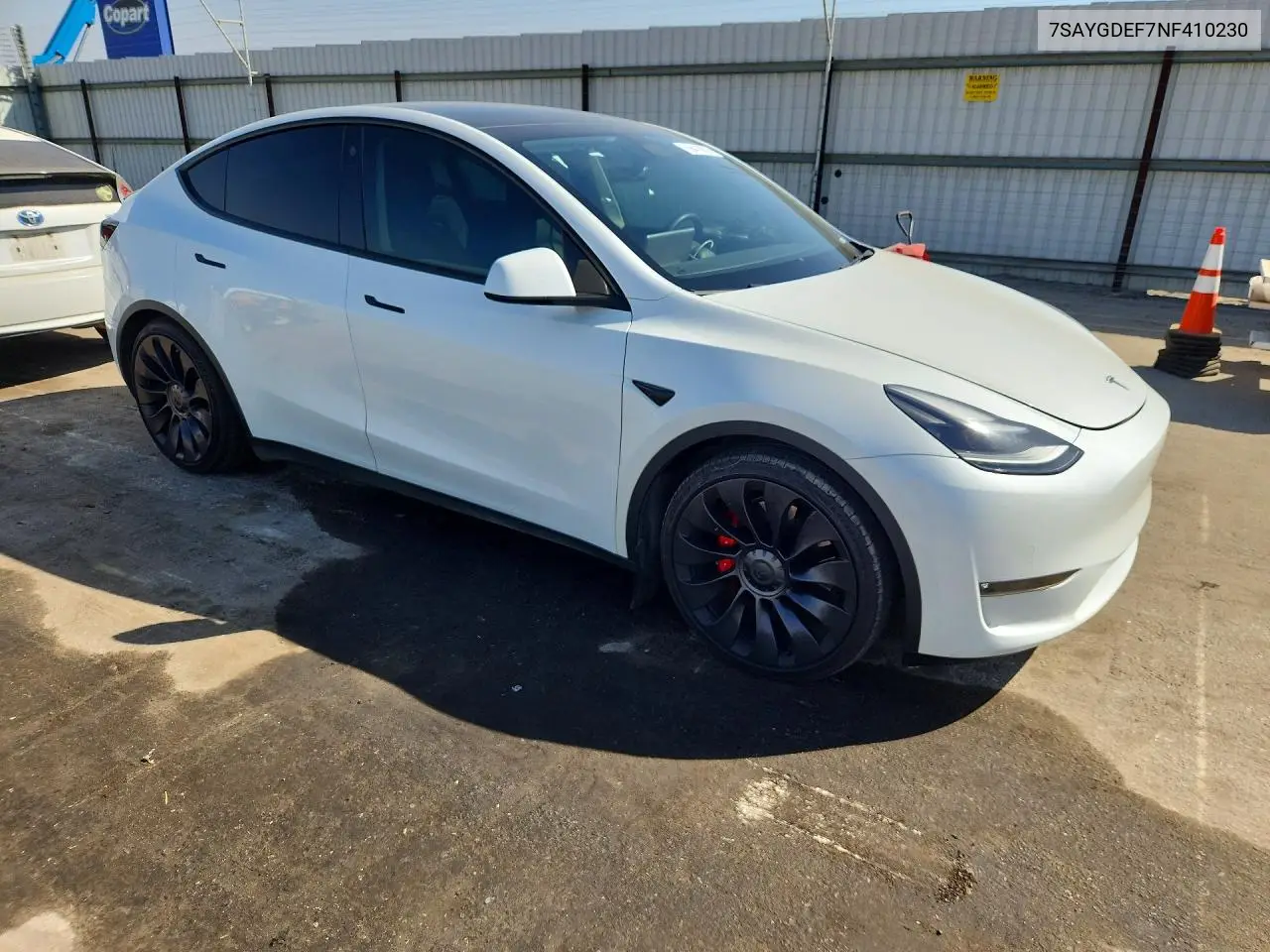 2022 TESLA MODEL Y VIN 7SAYGDEF7NF410230 — фото 4