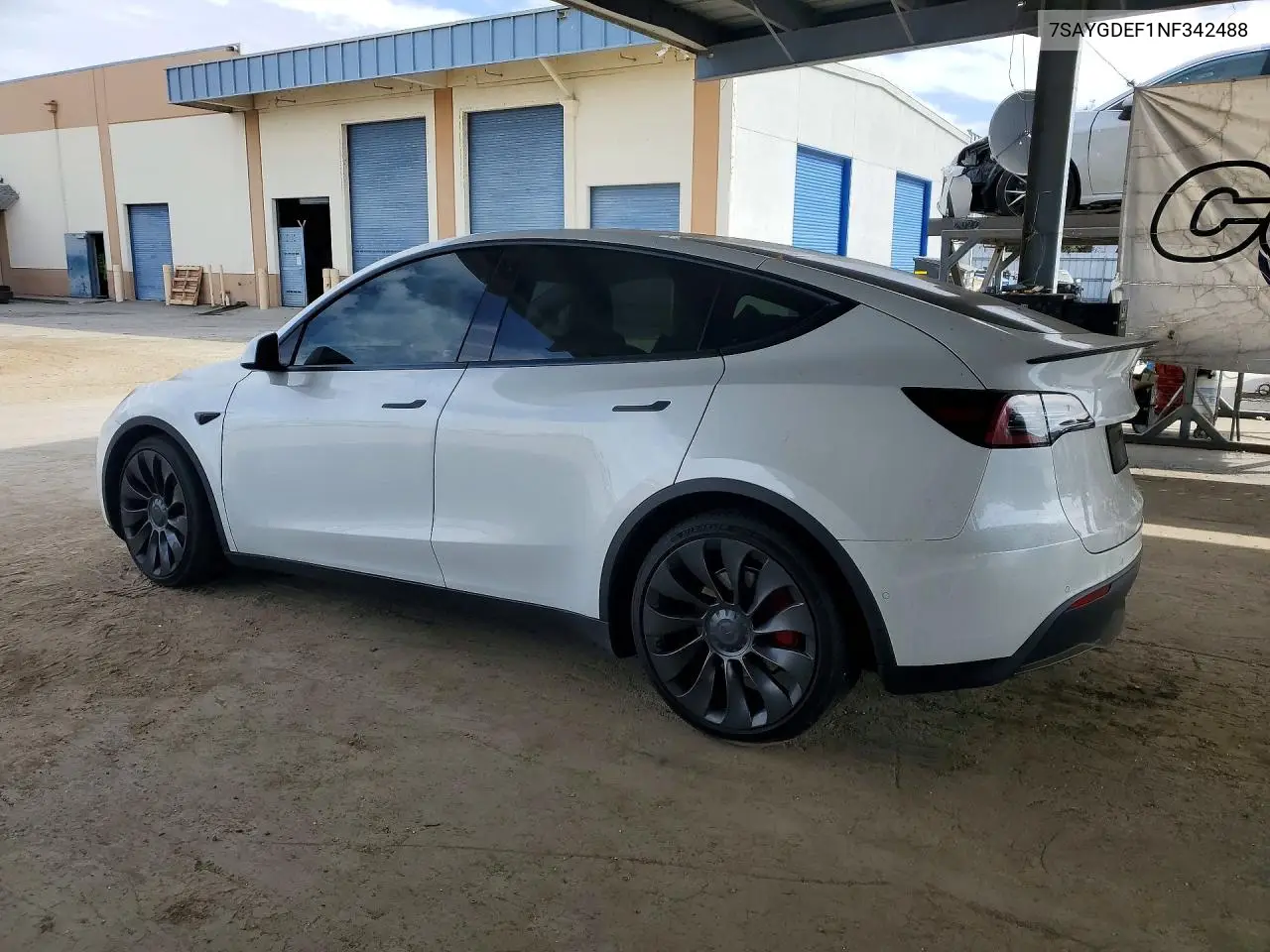 2022 TESLA MODEL Y VIN 7SAYGDEF1NF342488 — фото 2