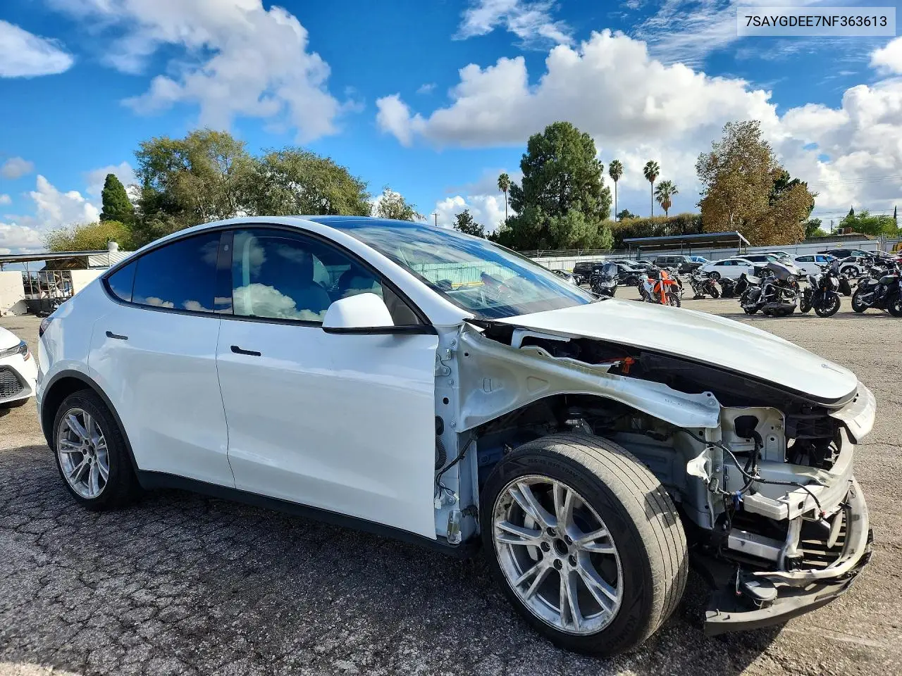 2022 TESLA MODEL Y VIN 7SAYGDEE7NF363613 — фото 4