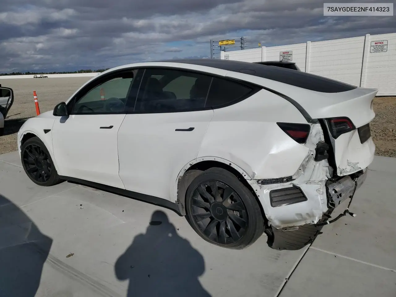 2022 TESLA MODEL Y VIN 7SAYGDEE2NF414323 — фото 2