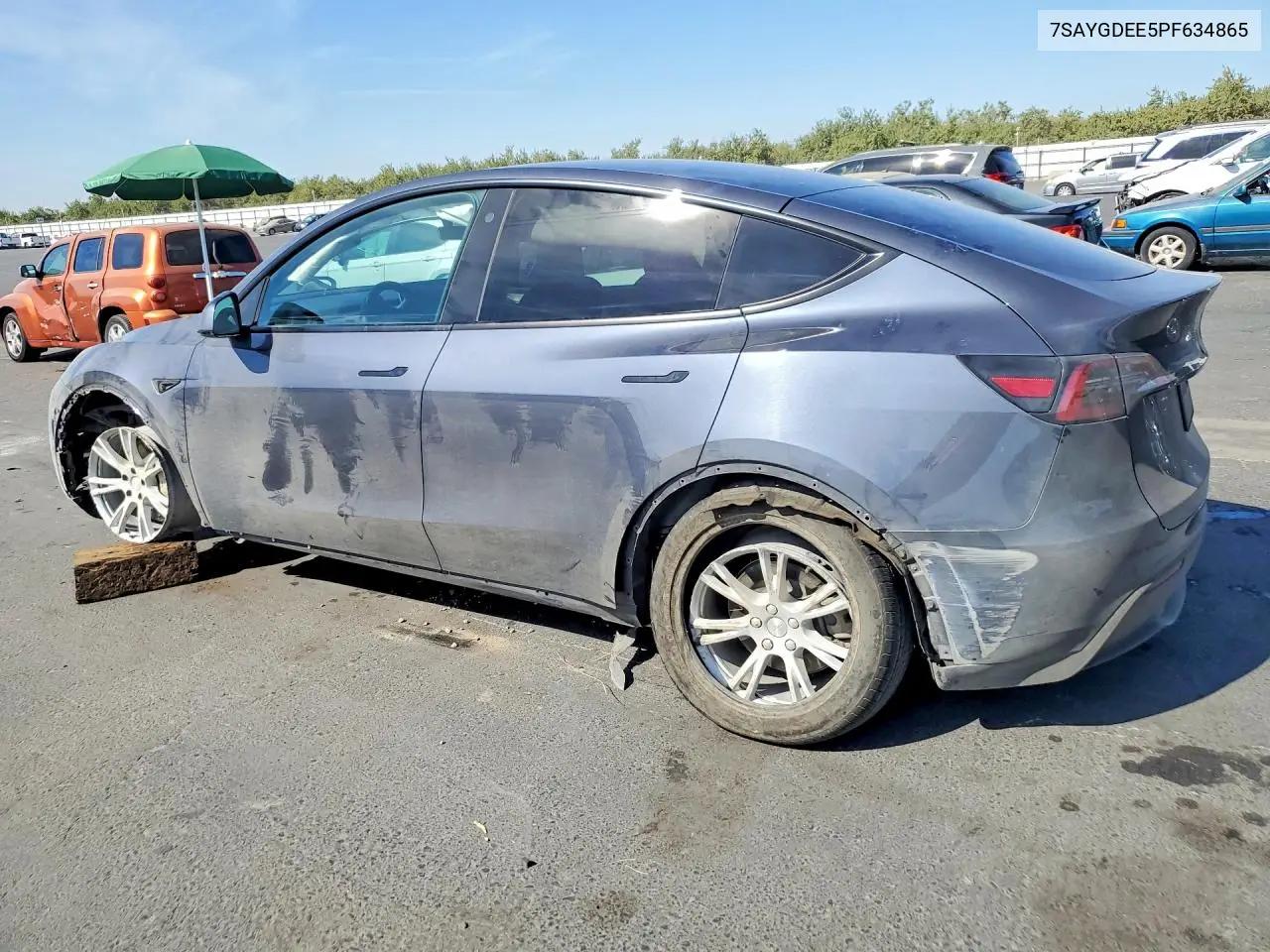 2023 TESLA MODEL Y VIN 7SAYGDEE5PF634865 — фото 2