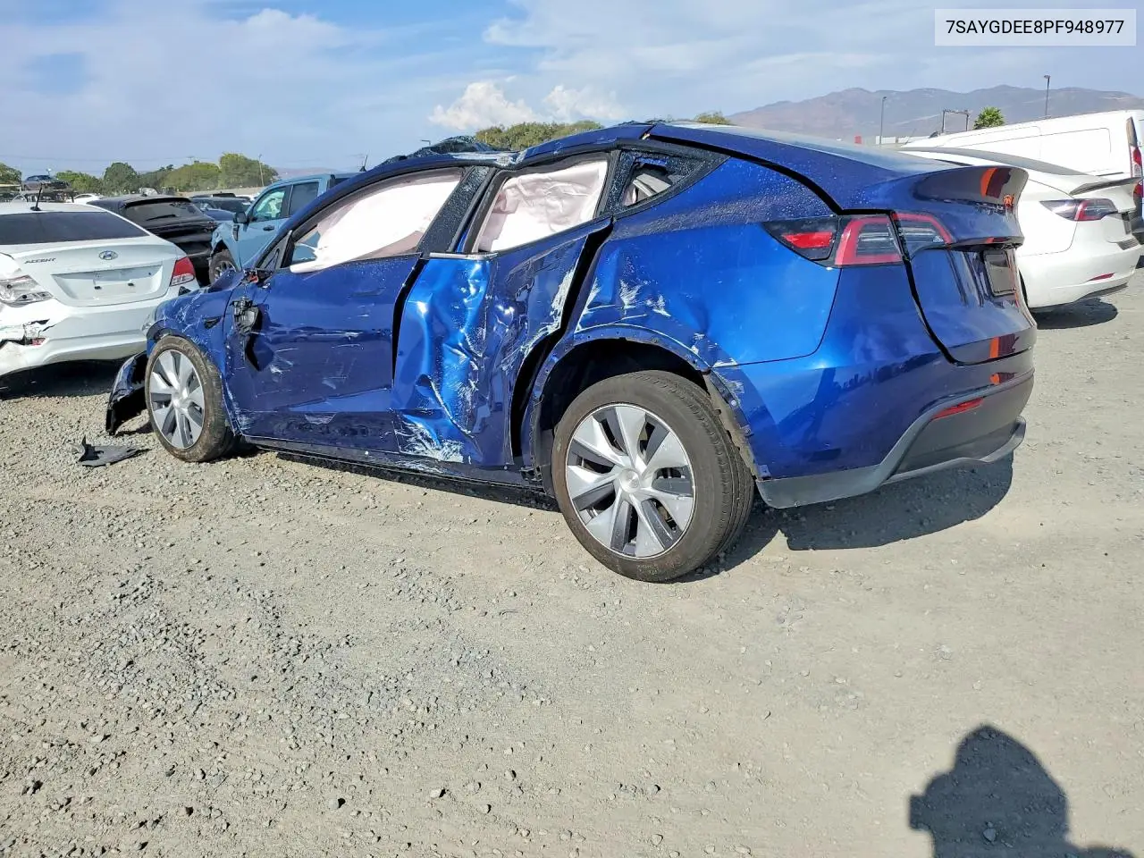 2023 TESLA MODEL Y VIN 7SAYGDEE8PF948977 — фото 2
