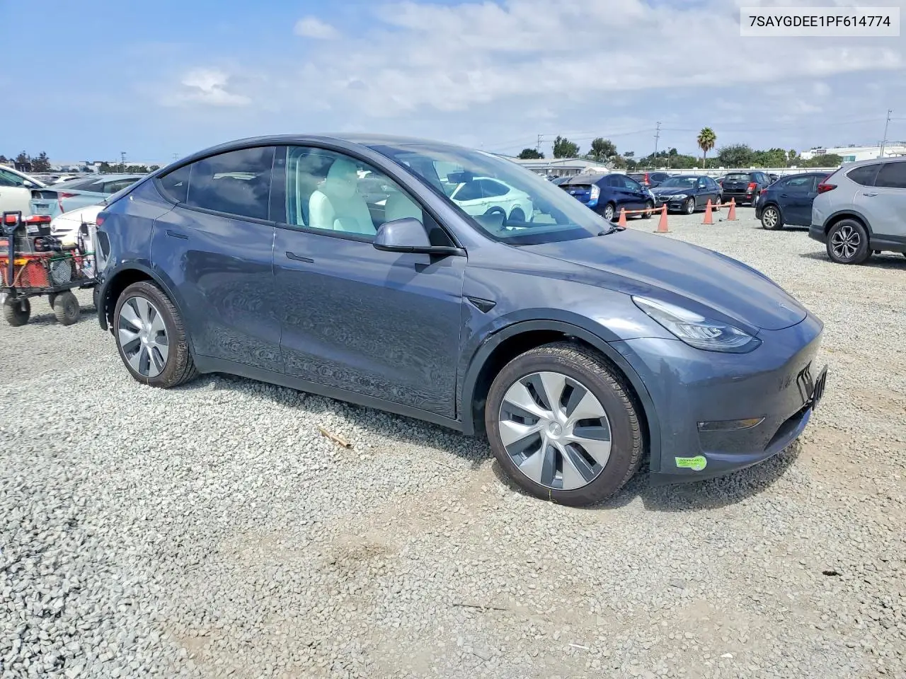 2023 TESLA MODEL Y VIN 7SAYGDEE1PF614774 — фото 4