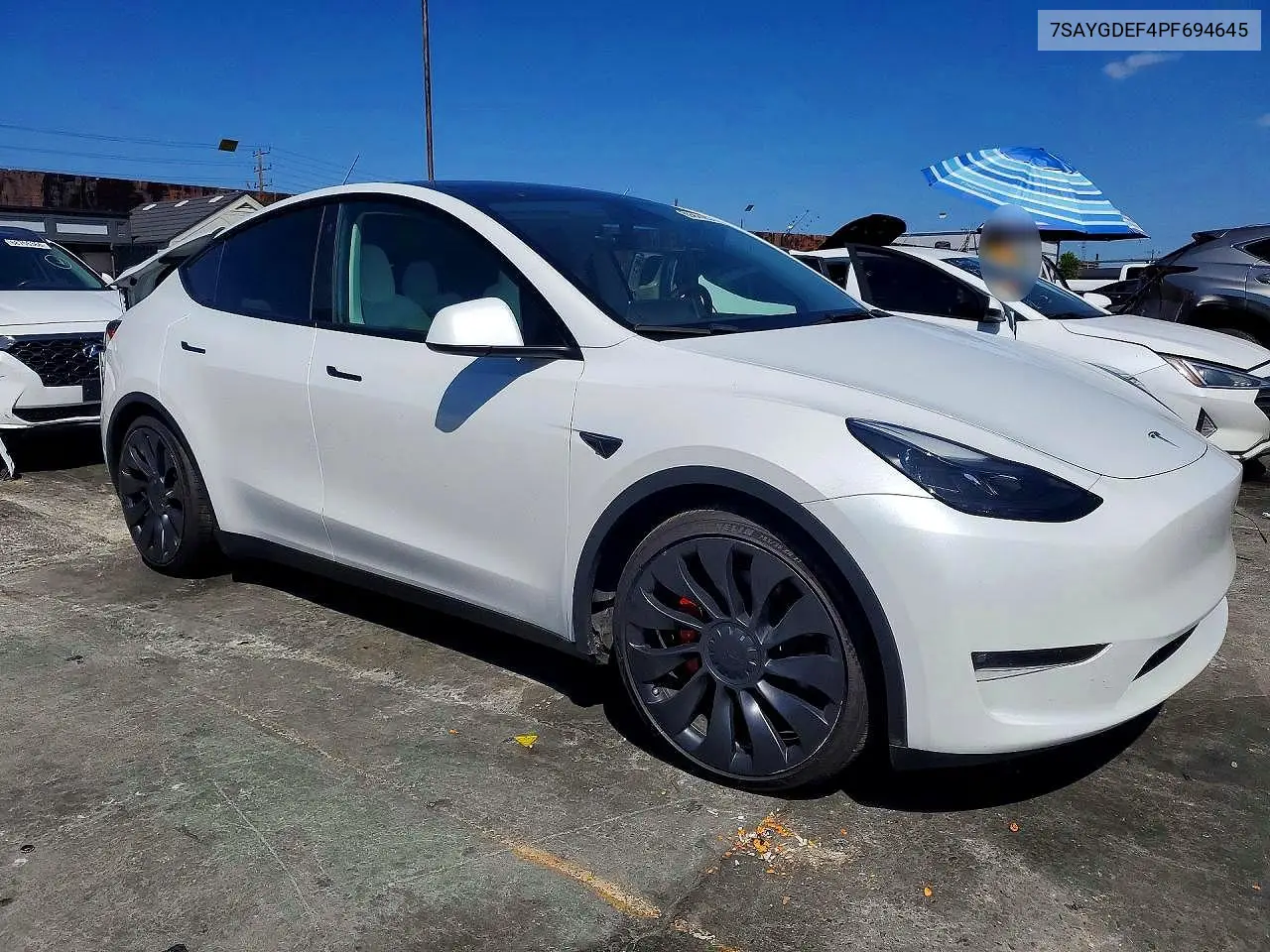 2023 TESLA MODEL Y VIN 7SAYGDEF4PF694645 — фото 4