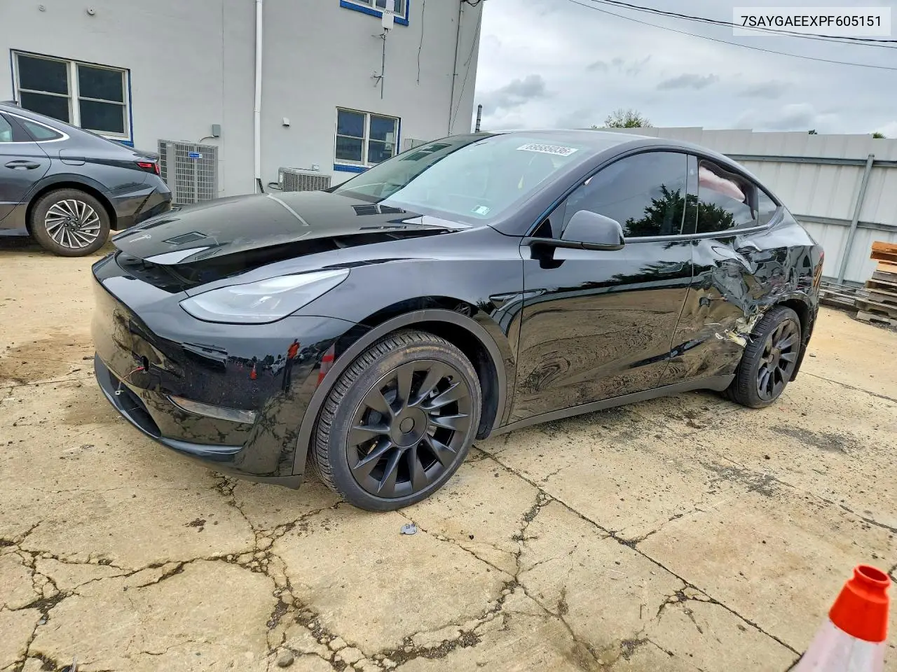 TESLA MODEL Y 2023, VIN 7SAYGAEEXPF605151