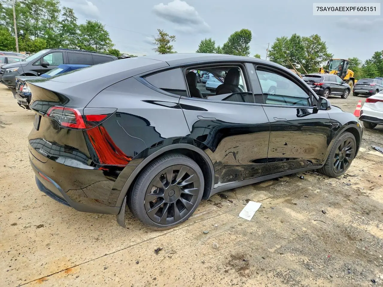 2023 TESLA MODEL Y VIN 7SAYGAEEXPF605151 — фото 3