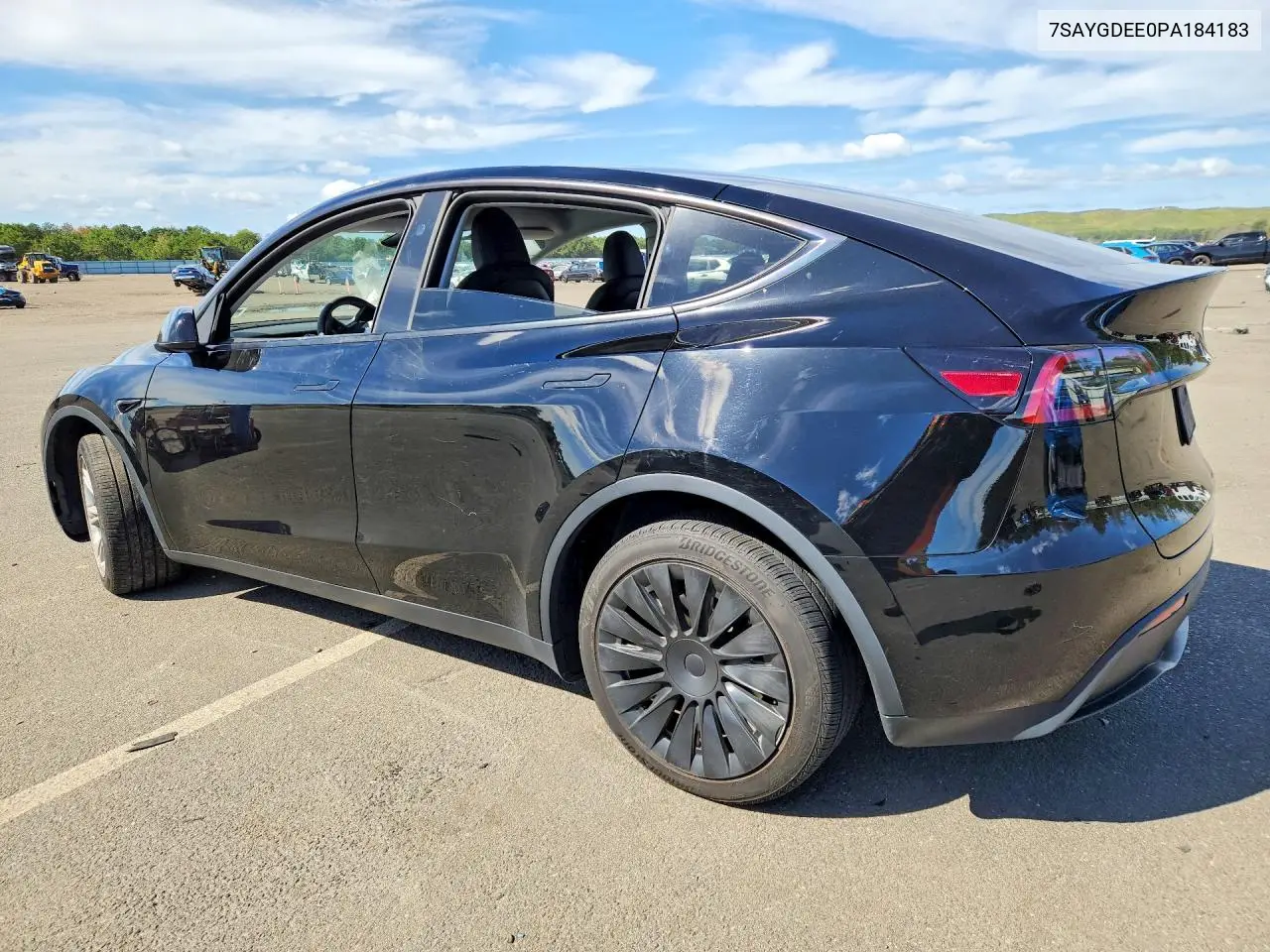 2023 TESLA MODEL Y VIN 7SAYGDEE0PA184183 — фото 2